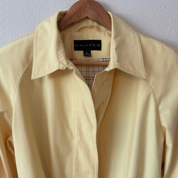 Gallery Like New Yellow Trench Rain Coat Size Large - Picture 3 of 12